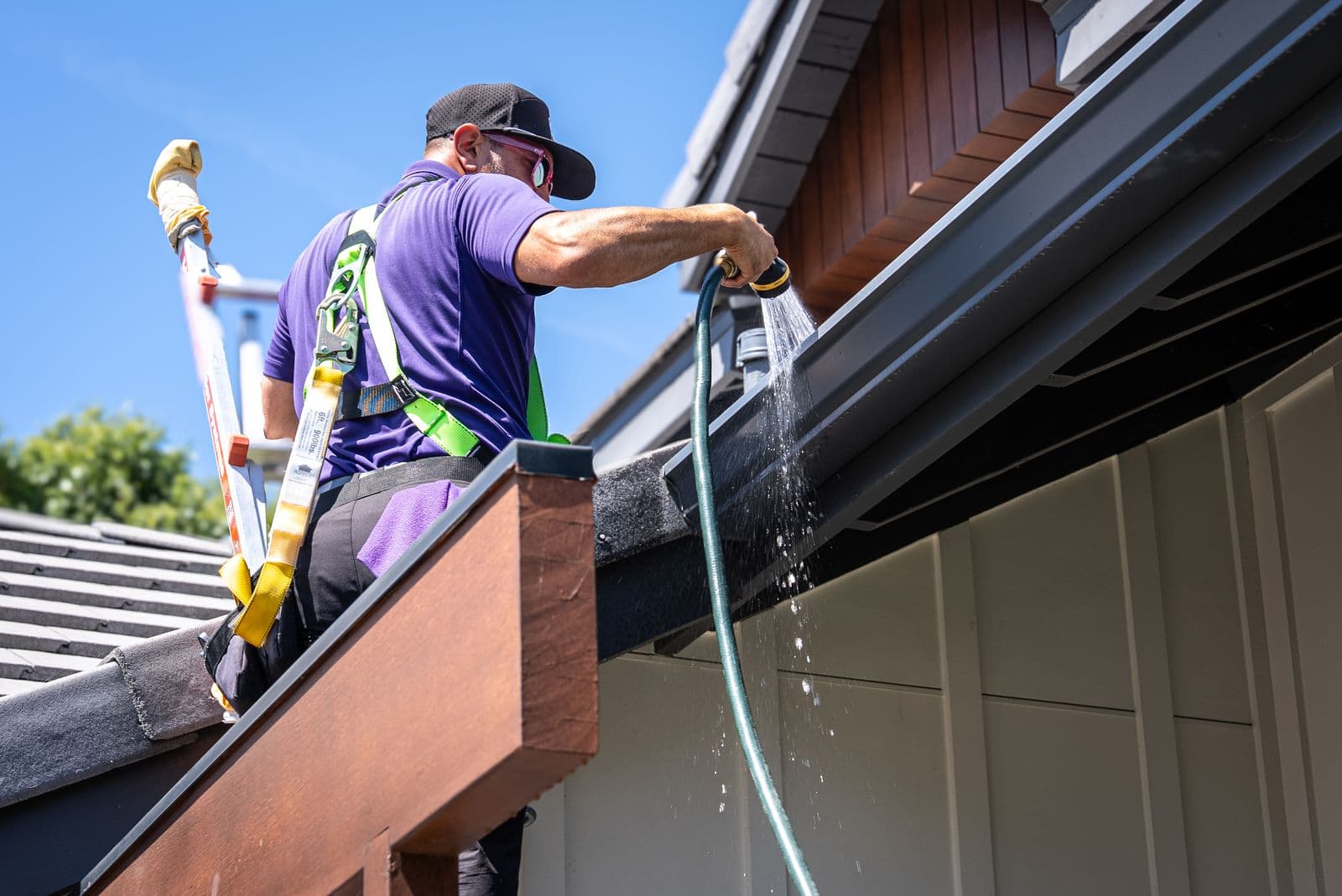 Rinsing a gutter run clean