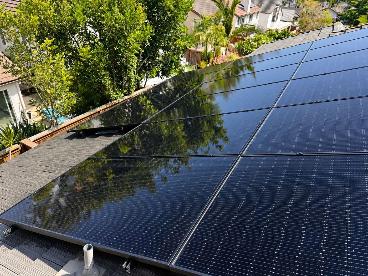 A clean rooftop solar array